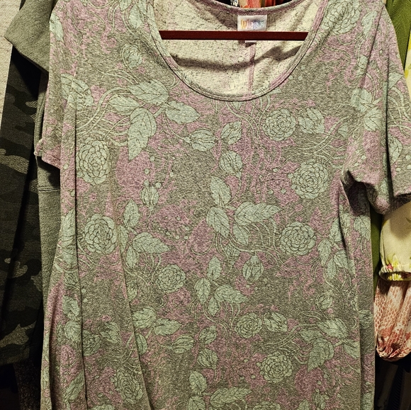 Lularoe Perfect T Size M EUC - Picture 2 of 4